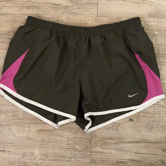 Nike Pants - Women’s Nike running shorts